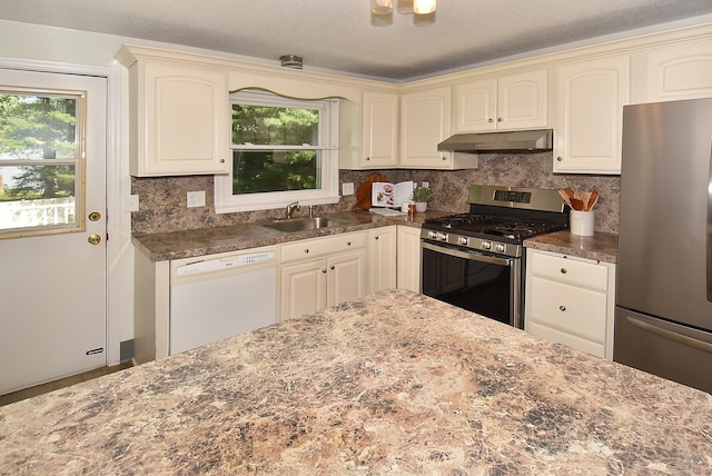 169 Brookfield St, South Windsor, CT 06074 - kitchen featuring stainless steel appliances, under cabinet range hood, a sink, backsplash, and dark stone countertops