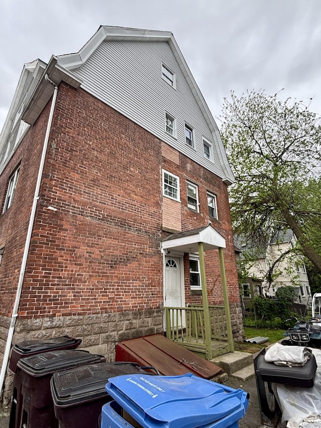 33 Wakefield Ct, New Britain, CT 06053 - view of home's exterior with brick siding