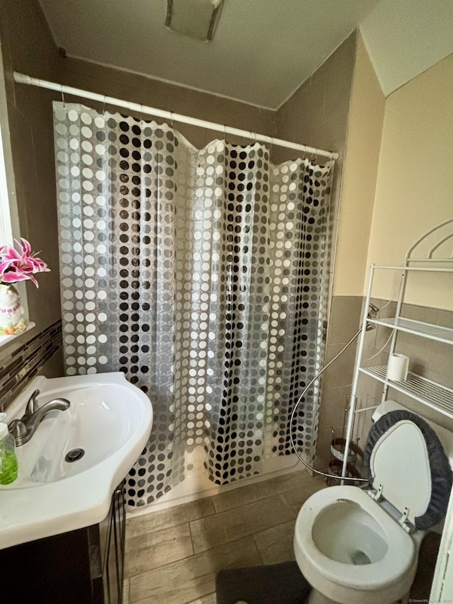 33 Wakefield Ct, New Britain, CT 06053 - full bath with a shower with shower curtain, toilet, and vanity
