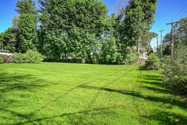 1975 Huntington Rd, Stratford, CT 06614 - view of grassy yard