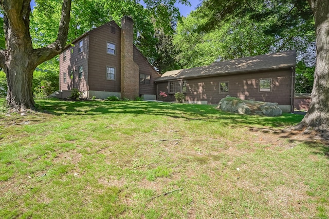 1975 Huntington Rd, Stratford, CT 06614 - view of grassy yard