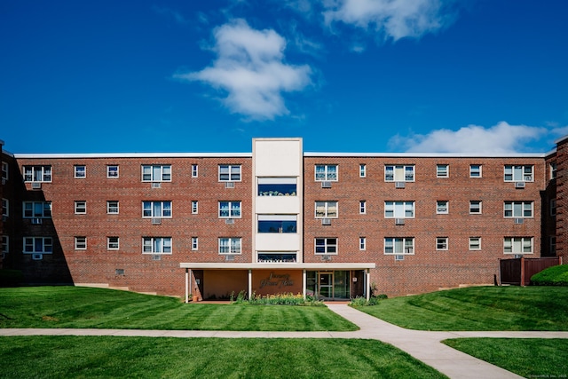 70 Grove Hill St Apt 3R, New Britain, CT 06052 - view of apartment building / complex