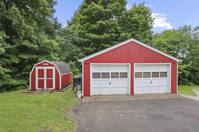63 Bidwell St, Middletown, CT 06457 - view of detached garage