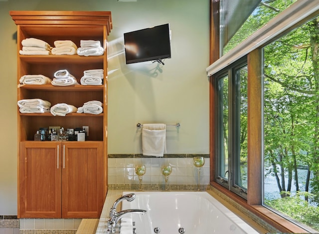 25 Ketcham Rd, Ridgefield, CT 06877 - full bath with a whirlpool tub