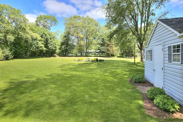 85 Oakridge Rd, Trumbull, CT 06611 - view of grassy yard