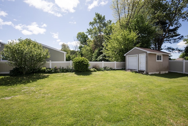 7 Cheryl Ave, Wallingford, CT 06492 - view of yard featuring a detached garage