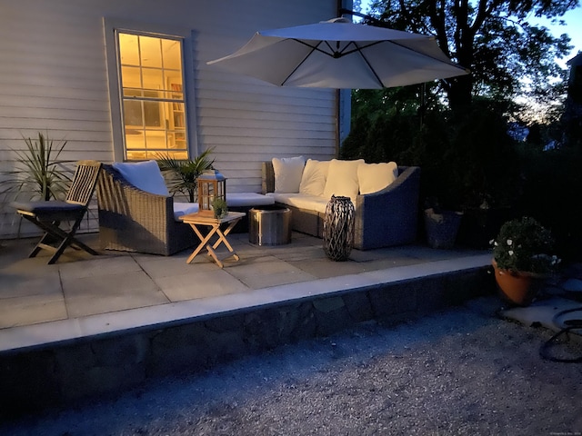 118 Sanfordtown Rd, Redding, CT 06896 - view of patio featuring an outdoor hangout area