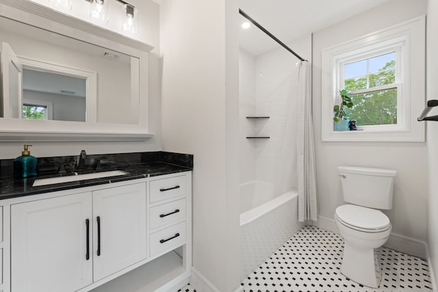 26 Hunting Ridge Rd, Brookfield, CT 06804 - full bathroom featuring baseboards, vanity, toilet, and shower / bath combination with curtain