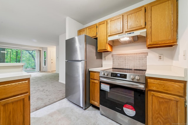 20 E Pembroke Rd Unit 55, Danbury, CT 06811 - kitchen featuring stainless steel appliances, under cabinet range hood, light countertops, and open floor plan
