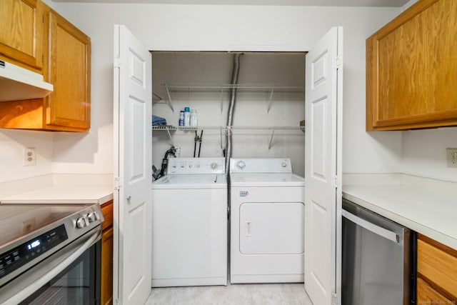 20 E Pembroke Rd Unit 55, Danbury, CT 06811 - laundry area with washer and dryer