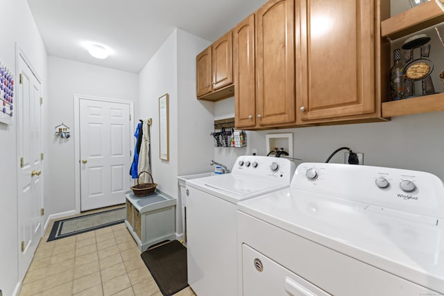 403 Mulligan Dr Unit 403, Oxford, CT 06478 - washroom featuring washer and dryer, cabinet space, and baseboards