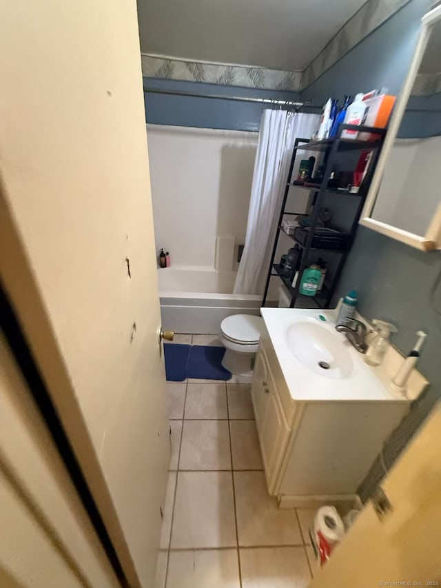 647 Fountain St, New Haven, CT 06515 - full bathroom featuring tile patterned floors, toilet, vanity, and shower / bathtub combination with curtain