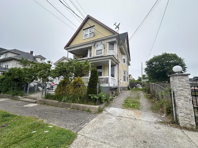 392 Laurel Ave, Bridgeport, CT 06605 - view of front facade with covered porch and dirt driveway