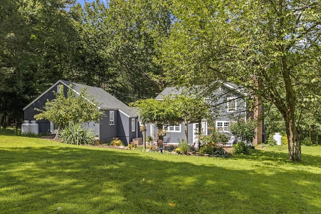 94 Glen Rd, Newtown, CT 06482 - view of green lawn