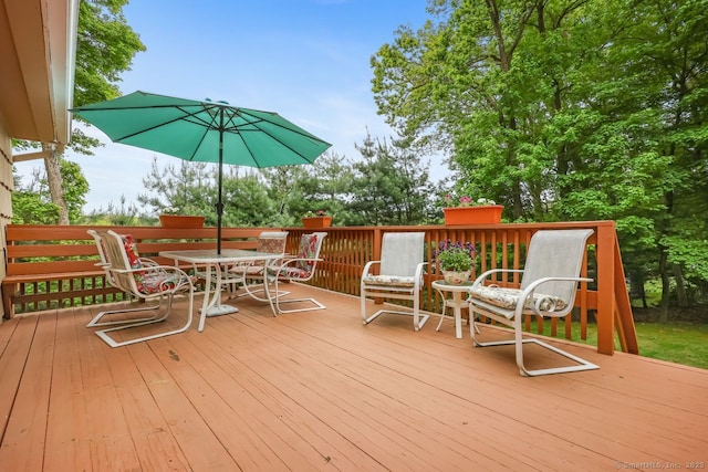 33 Raven Rd, Trumbull, CT 06611 - deck with outdoor dining area