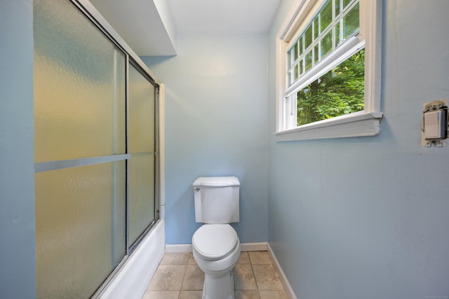 50 Stonehedge Ln S, Guilford, CT 06437 - bathroom with toilet, tile patterned floors, baseboards, and enclosed tub / shower combo