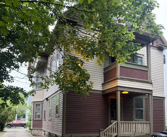 96 Hubinger St, New Haven, CT 06511 - view of home's exterior featuring a balcony