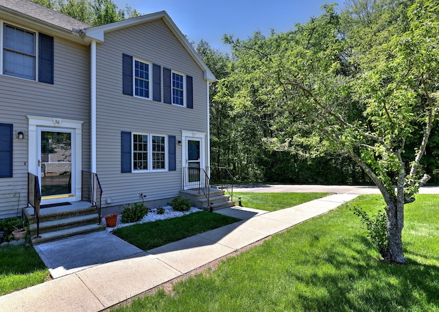 37 White Tail Ln Unit 37, Wallingford, CT 06492 - view of front of home with a front lawn