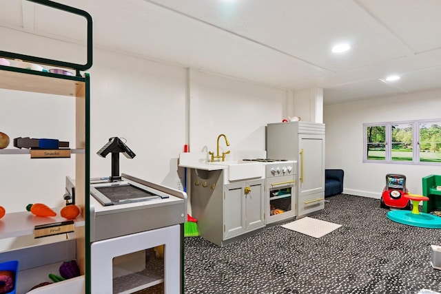 27 Chiltern St, Farmington, CT 06032 - playroom with recessed lighting and baseboards