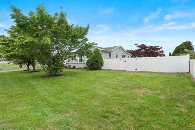 6 Meadow Dr, Waterford, CT 06385 - view of yard