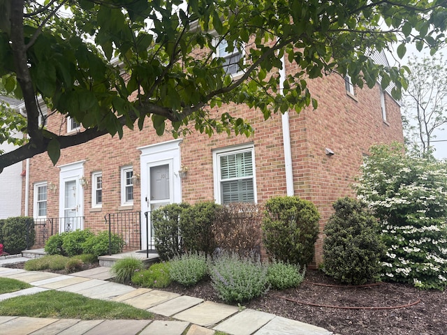 101 Heritage Hill Rd Unit 101, New Canaan, CT 06840 - entrance to property with brick siding