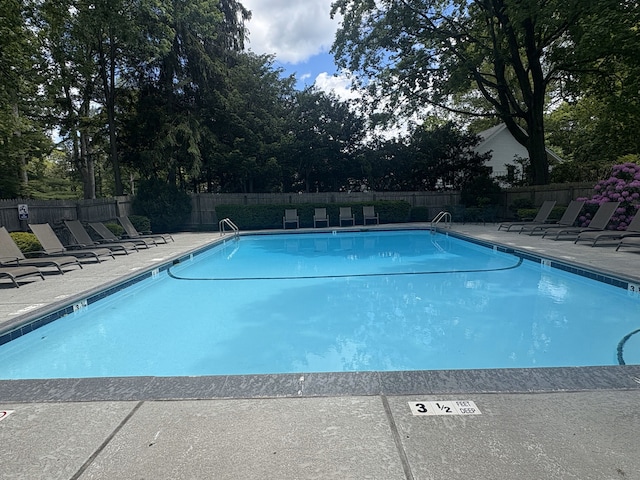 101 Heritage Hill Rd Unit 101, New Canaan, CT 06840 - community pool with a patio area