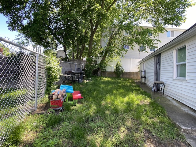 33 Oak St, Derby, CT 06418 - view of fenced backyard