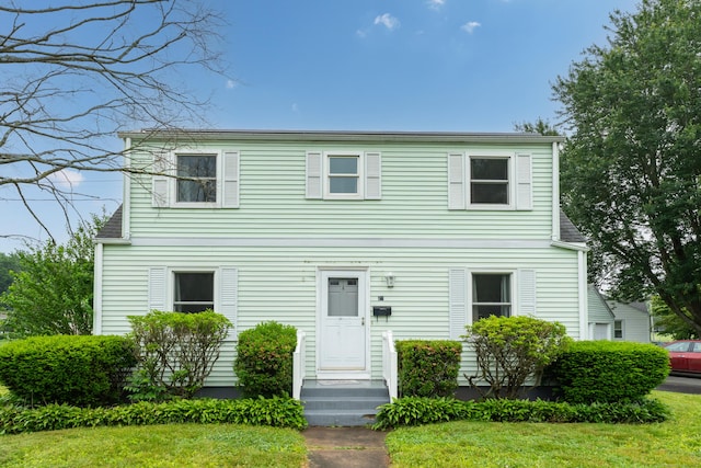 21 Pond Rd, Hamden, CT 06514 - traditional-style house with a front yard