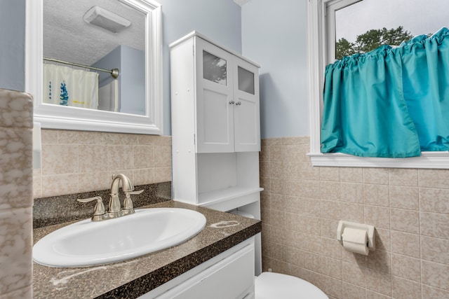 21 Pond Rd, Hamden, CT 06514 - full bathroom featuring tile walls, vanity, and curtained shower
