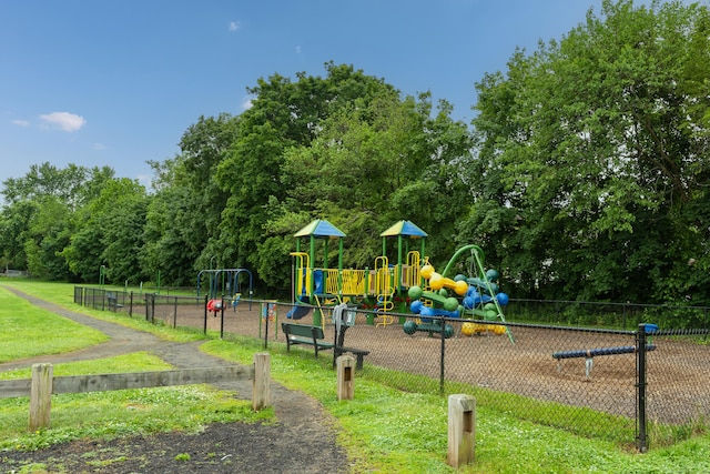 21 Pond Rd, Hamden, CT 06514 - view of community jungle gym