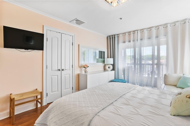 1633 Washington Blvd Unit 3A, Stamford, CT 06902 - bedroom with a closet, ornamental molding, wood finished floors, and baseboards