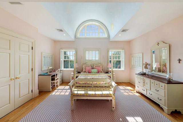 61 High Ridge Ave, Ridgefield, CT 06877 - bedroom featuring light wood-type flooring, vaulted ceiling, and baseboards