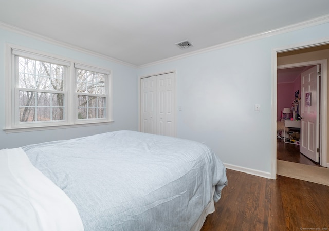 498 Nod Hill Rd, Wilton, CT 06897 - bedroom with dark wood-style floors, crown molding, a closet, and baseboards