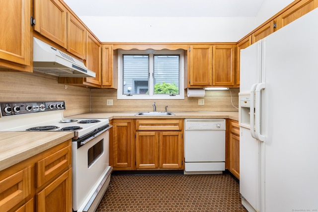 23A Yankee Glen Dr Unit 23A, Madison, CT 06443 - kitchen with white appliances, under cabinet range hood, a sink, light countertops, and tasteful backsplash
