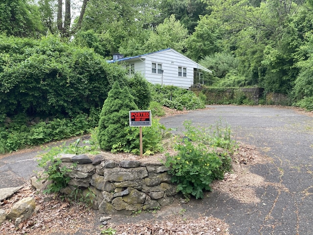 84 Huntingtown Rd, Newtown, CT 06470 - view of yard with a forest view