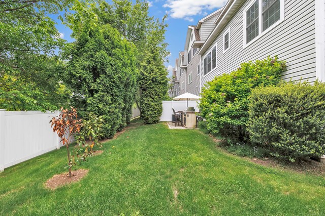 2180 Kings Hwy Unit 1, Fairfield, CT 06824 - view of yard