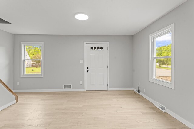 32 Porterbrook Ave, East Hartford, CT 06118 - entrance foyer featuring light wood finished floors and baseboards