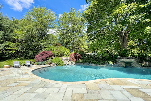 134 Nod Rd, Ridgefield, CT 06877 - outdoor pool with a patio area