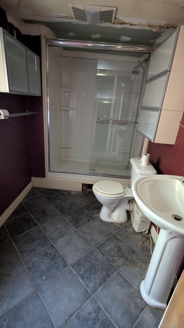 11 Twin Brooks Ln, Fairfield, CT 06824 - bathroom with a shower stall, toilet, and baseboards