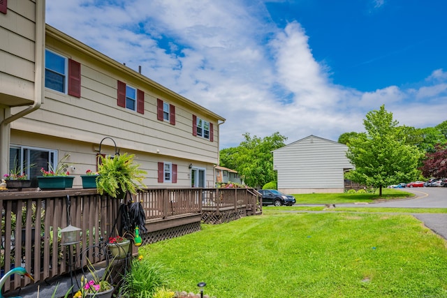 68 Round Tree Dr Unit 9, Naugatuck, CT 06770 - view of green lawn featuring a deck
