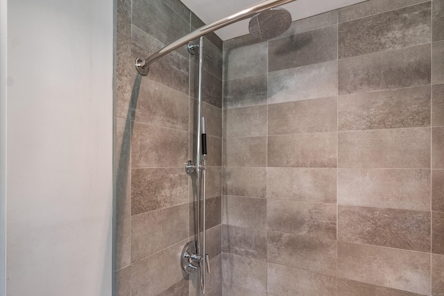 24 River Rd, Deep River, CT 06417 - full bathroom featuring a tile shower