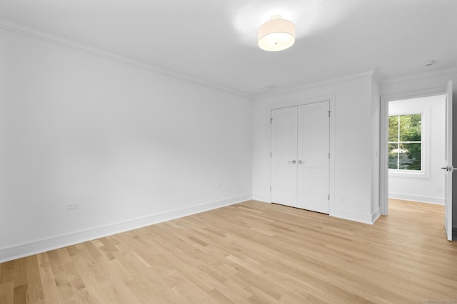 45 Robin Cir, Fairfield, CT 06824 - unfurnished bedroom featuring crown molding, light wood-style flooring, baseboards, and a closet