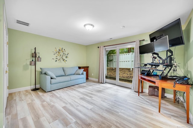 645 Prospect Ave Unit 11, West Hartford, CT 06105 - living room with light wood-style floors and baseboards