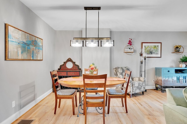 645 Prospect Ave Unit 11, West Hartford, CT 06105 - dining room featuring light wood-type flooring and baseboards