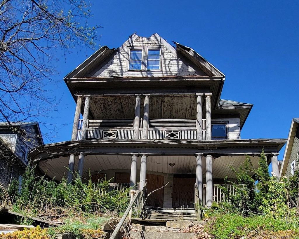 399 Willow St, Waterbury, CT 06710 - view of front facade featuring a balcony and a porch
