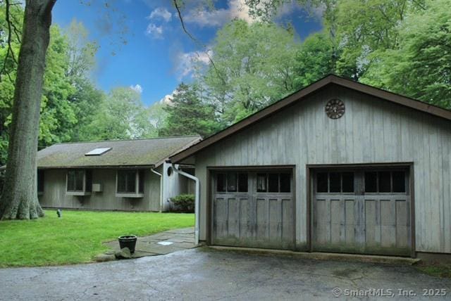 19 Harding Ln, Westport, CT 06880 - ranch-style home featuring a front lawn and a garage