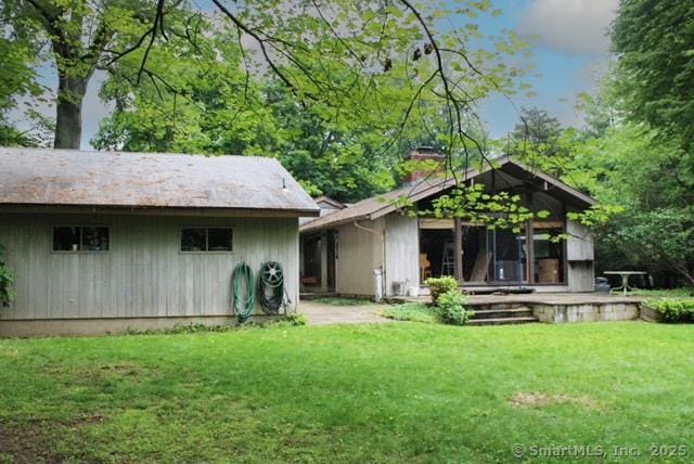 19 Harding Ln, Westport, CT 06880 - rear view of property with a yard
