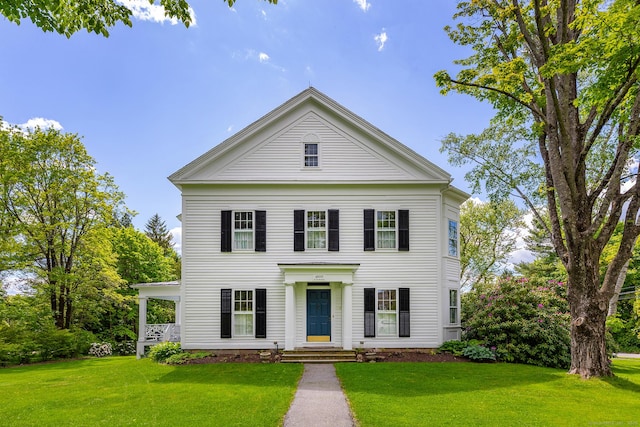 118 S St, Litchfield, CT 06759 - greek revival house featuring a front yard