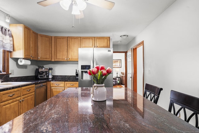 18 Kimberly Dr, Enfield, CT 06082 - kitchen featuring stainless steel refrigerator with ice dispenser, dishwasher, ceiling fan, dark countertops, and a sink