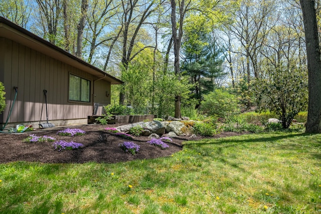 291 Peddlers Rd, Guilford, CT 06437 - view of green lawn